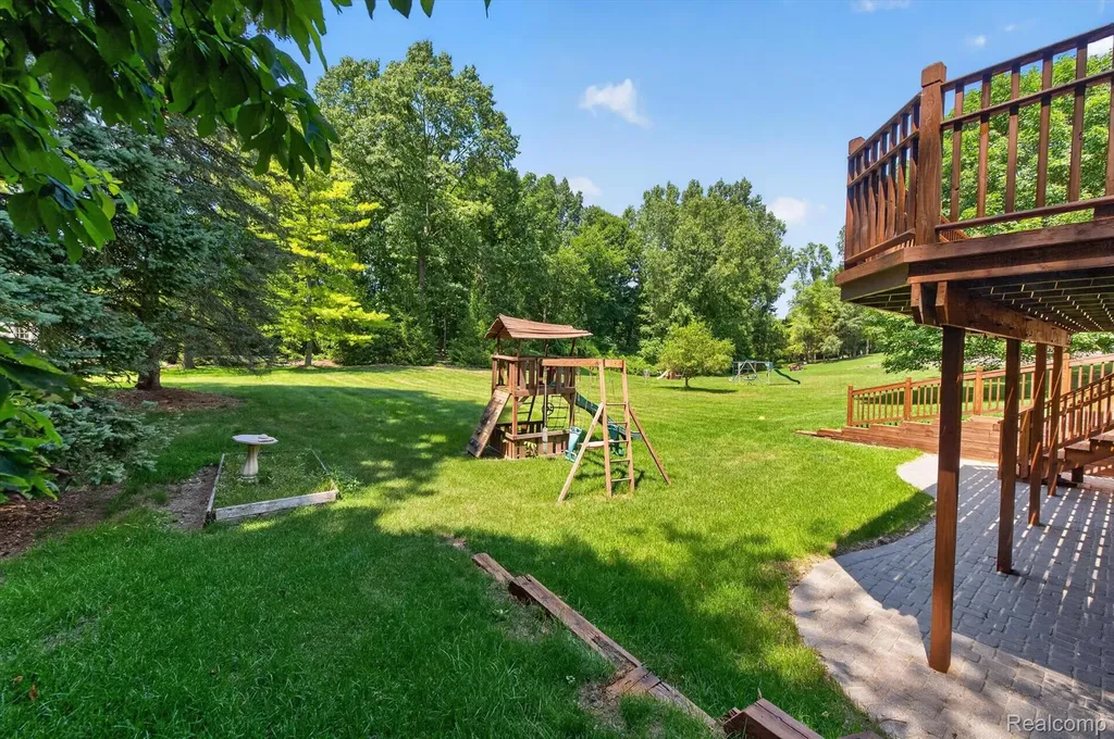 4895 Greenview Drive Commerce Charter Township MI 48382