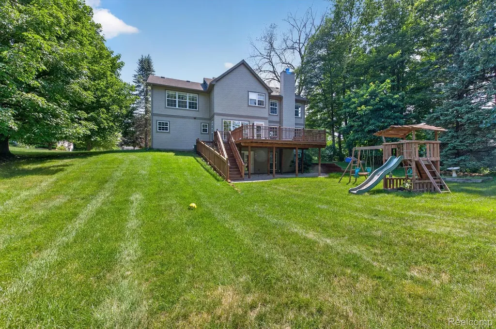 4895 Greenview Drive Commerce Charter Township MI 48382