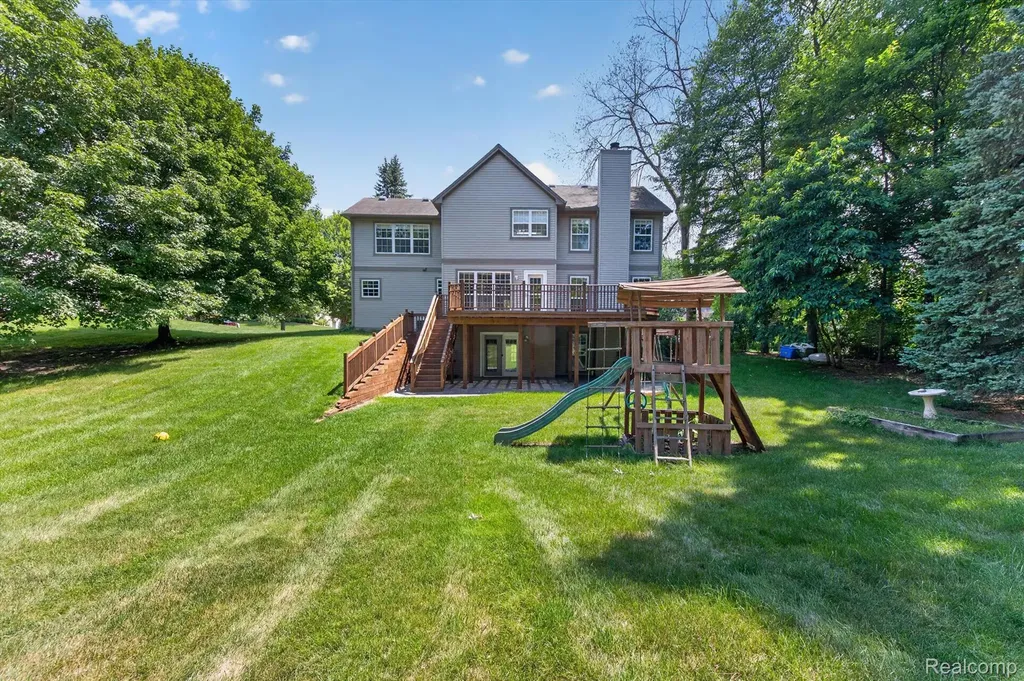 4895 Greenview Drive Commerce Charter Township MI 48382