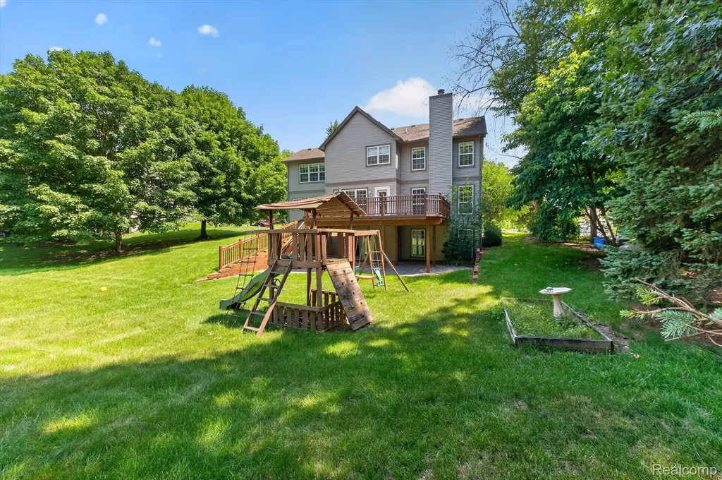 4895 Greenview Drive Commerce Charter Township MI 48382