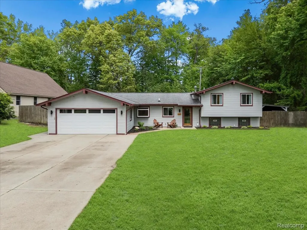 1687 Birchton Street Commerce Charter Township MI 48382