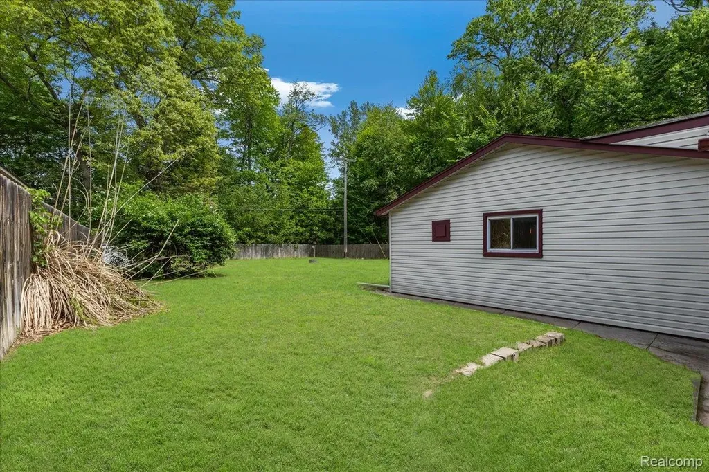 1687 Birchton Street Commerce Charter Township MI 48382