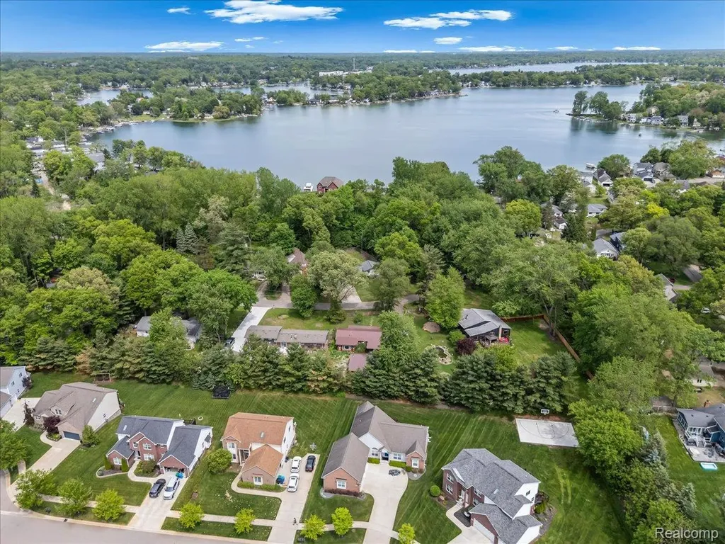 1687 Birchton Street Commerce Charter Township MI 48382