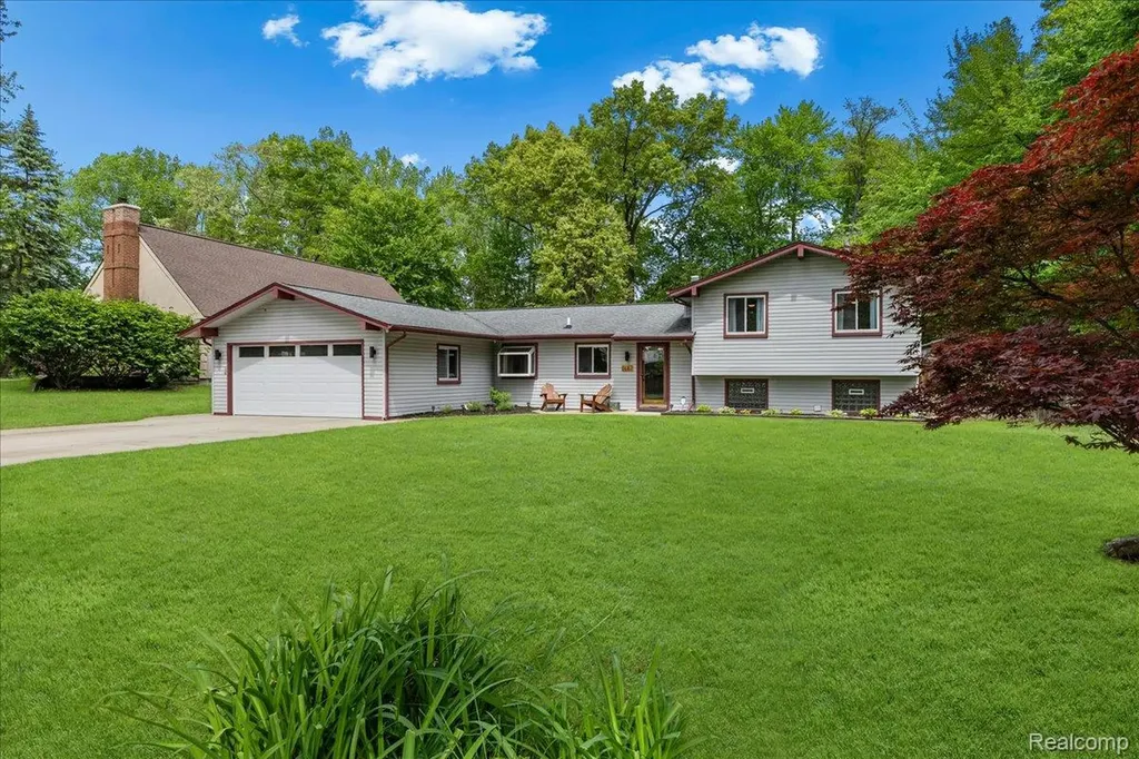 1687 Birchton Street Commerce Charter Township MI 48382