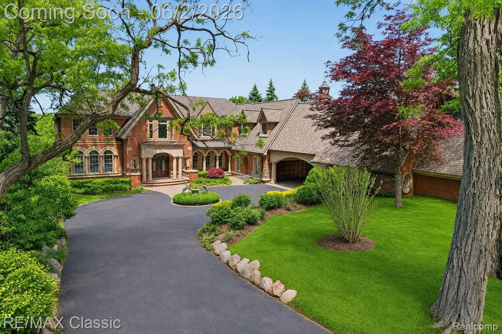 2360 Private Drive Lake Angelus City MI 48329