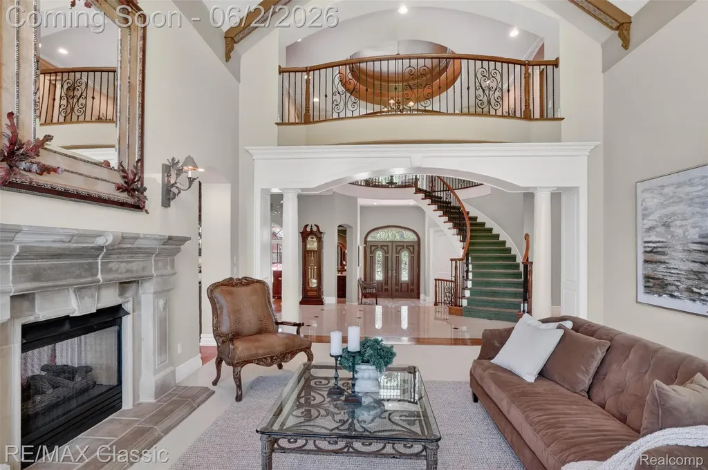 2360 Private Drive Lake Angelus City MI 48329