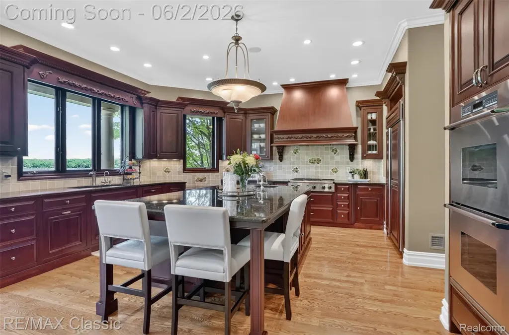 2360 Private Drive Lake Angelus City MI 48329