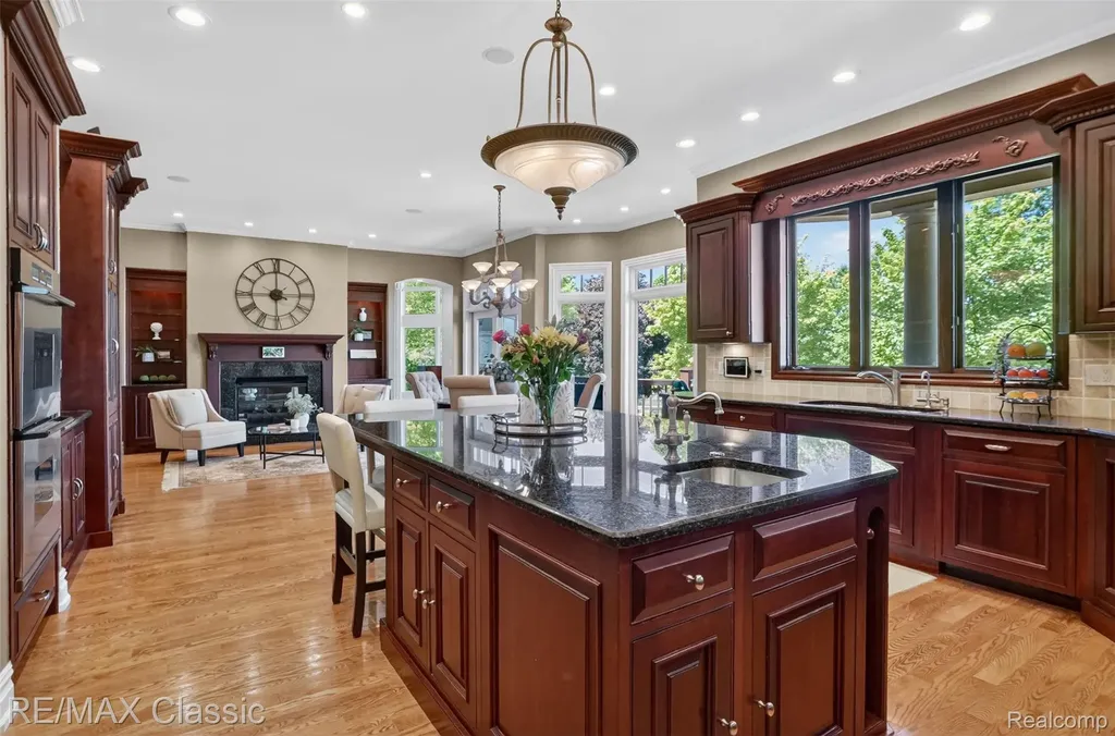 2360 Private Drive Lake Angelus City MI 48329