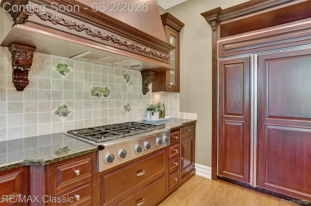 2360 Private Drive Lake Angelus City MI 48329