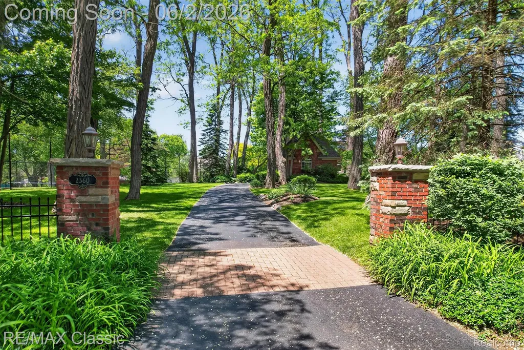 2360 Private Drive Lake Angelus City MI 48329