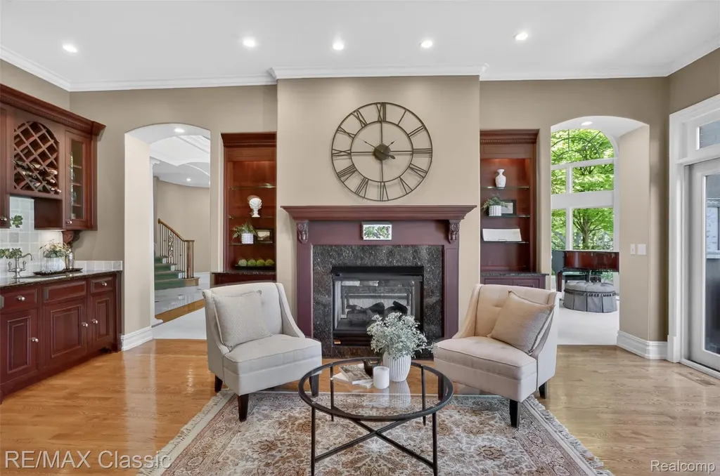 2360 Private Drive Lake Angelus City MI 48329