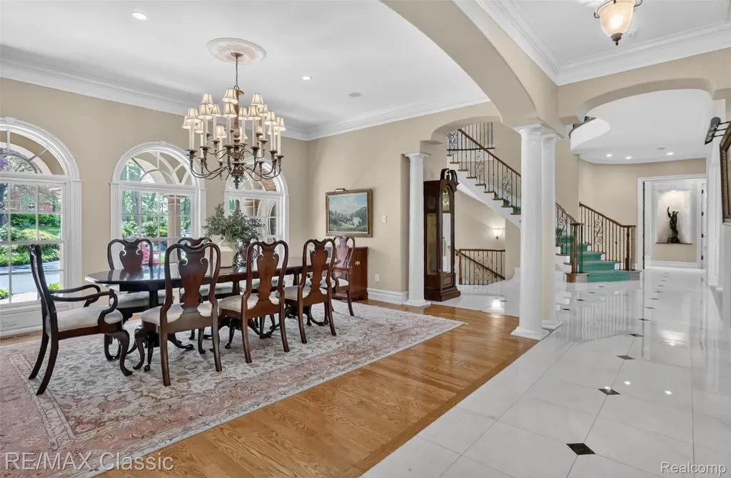 2360 Private Drive Lake Angelus City MI 48329