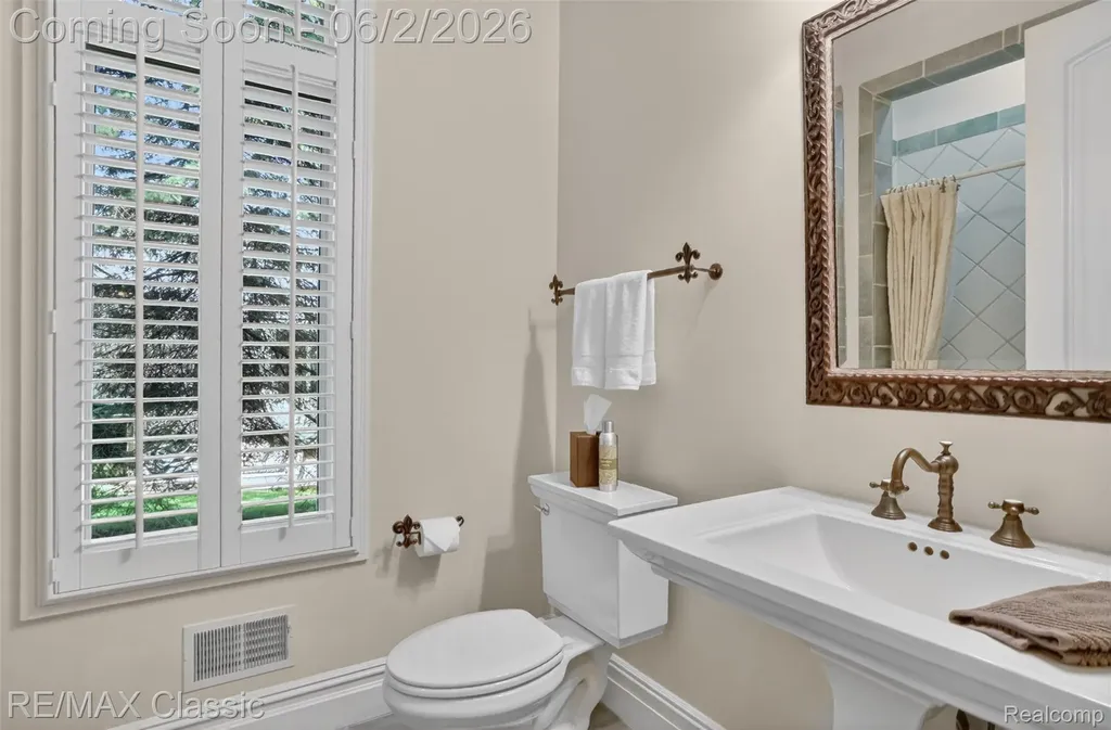 2360 Private Drive Lake Angelus City MI 48329