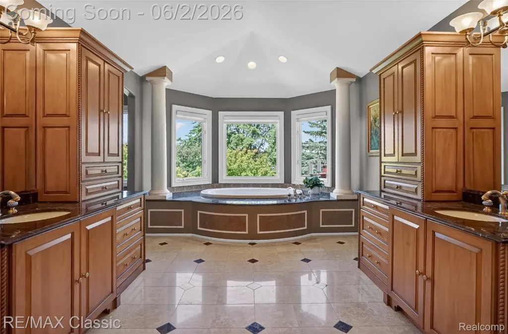 2360 Private Drive Lake Angelus City MI 48329
