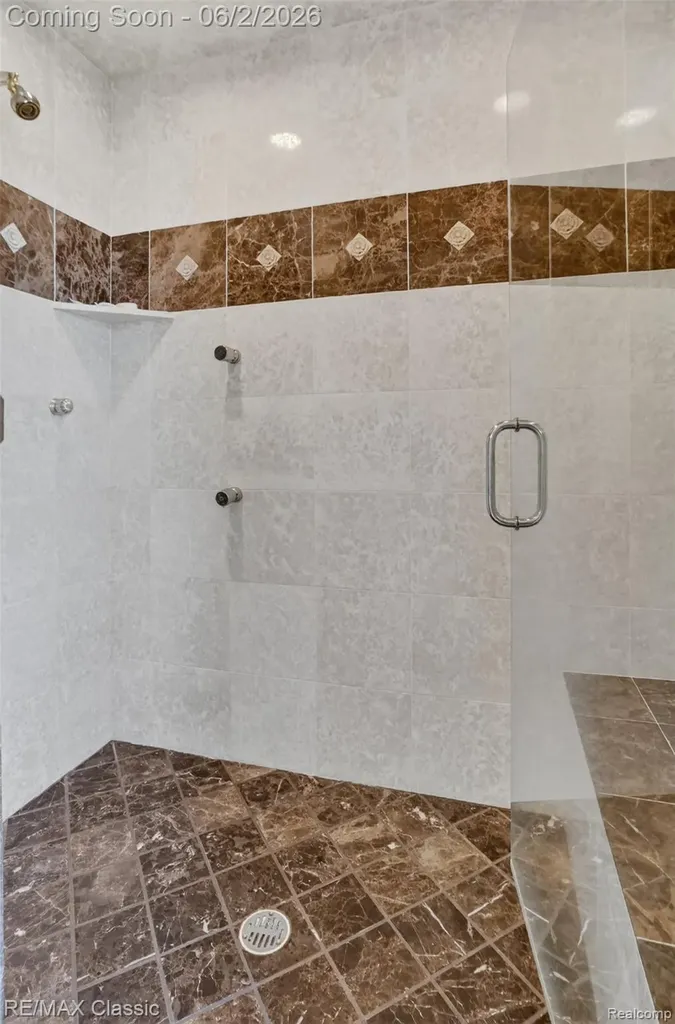 2360 Private Drive Lake Angelus City MI 48329