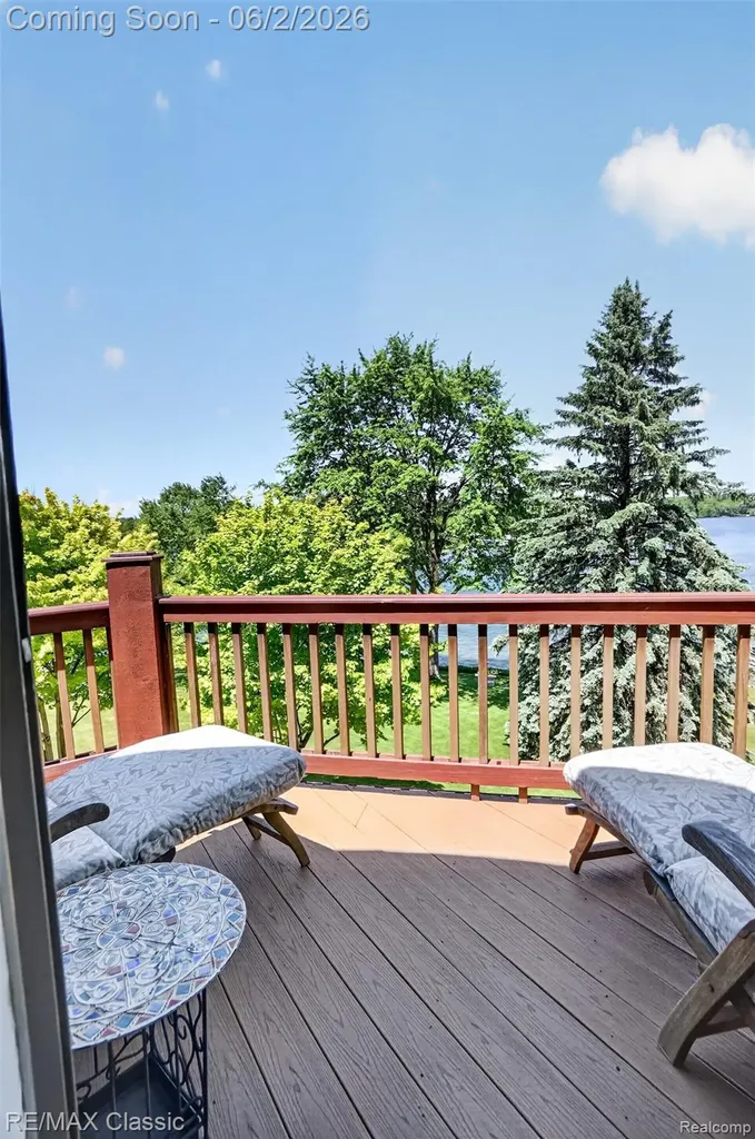 2360 Private Drive Lake Angelus City MI 48329