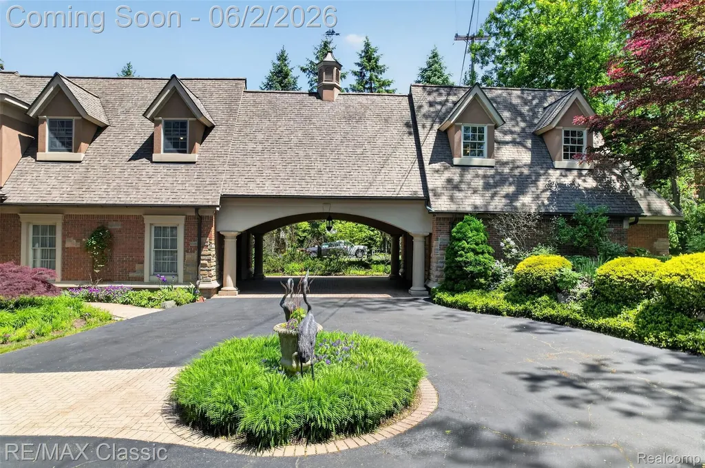 2360 Private Drive Lake Angelus City MI 48329