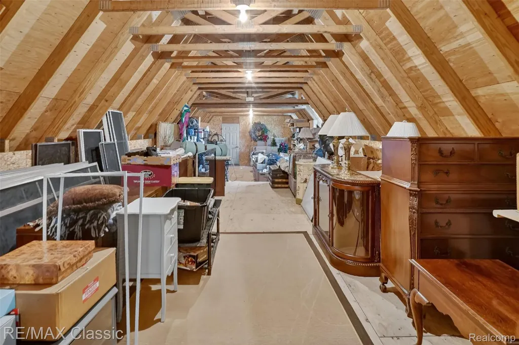 2360 Private Drive Lake Angelus City MI 48329