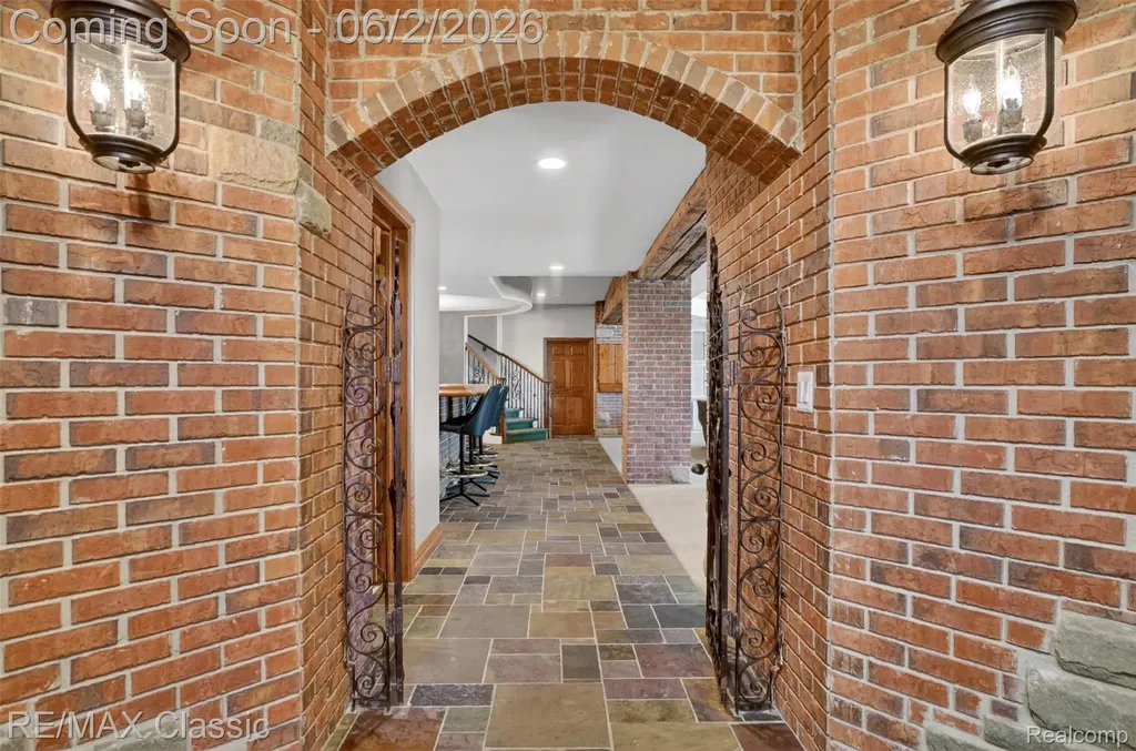 2360 Private Drive Lake Angelus City MI 48329