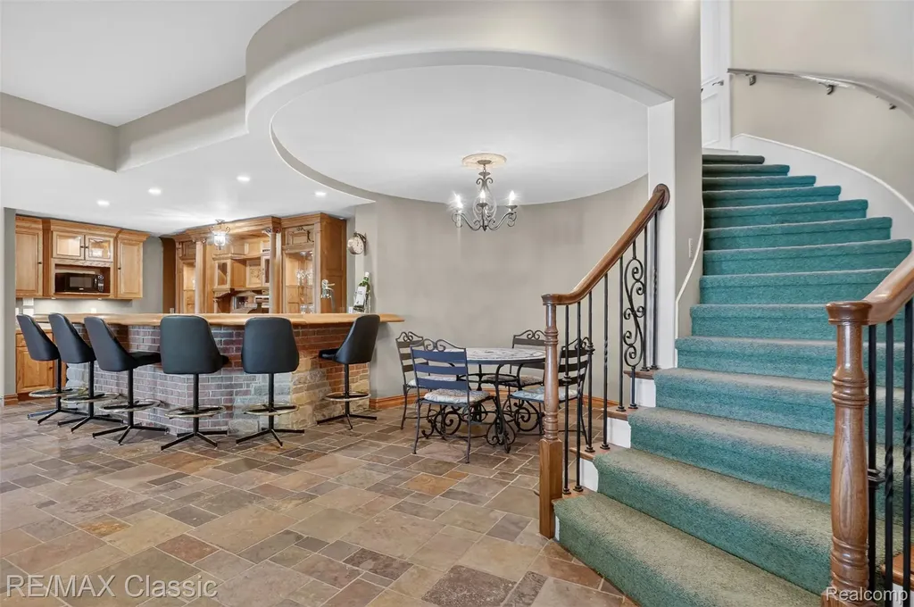 2360 Private Drive Lake Angelus City MI 48329