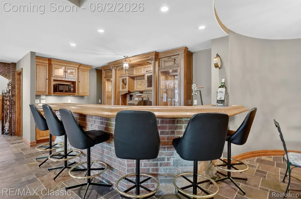 2360 Private Drive Lake Angelus City MI 48329