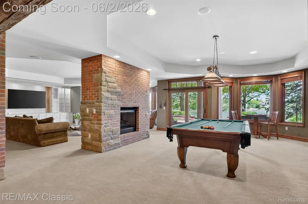 2360 Private Drive Lake Angelus City MI 48329
