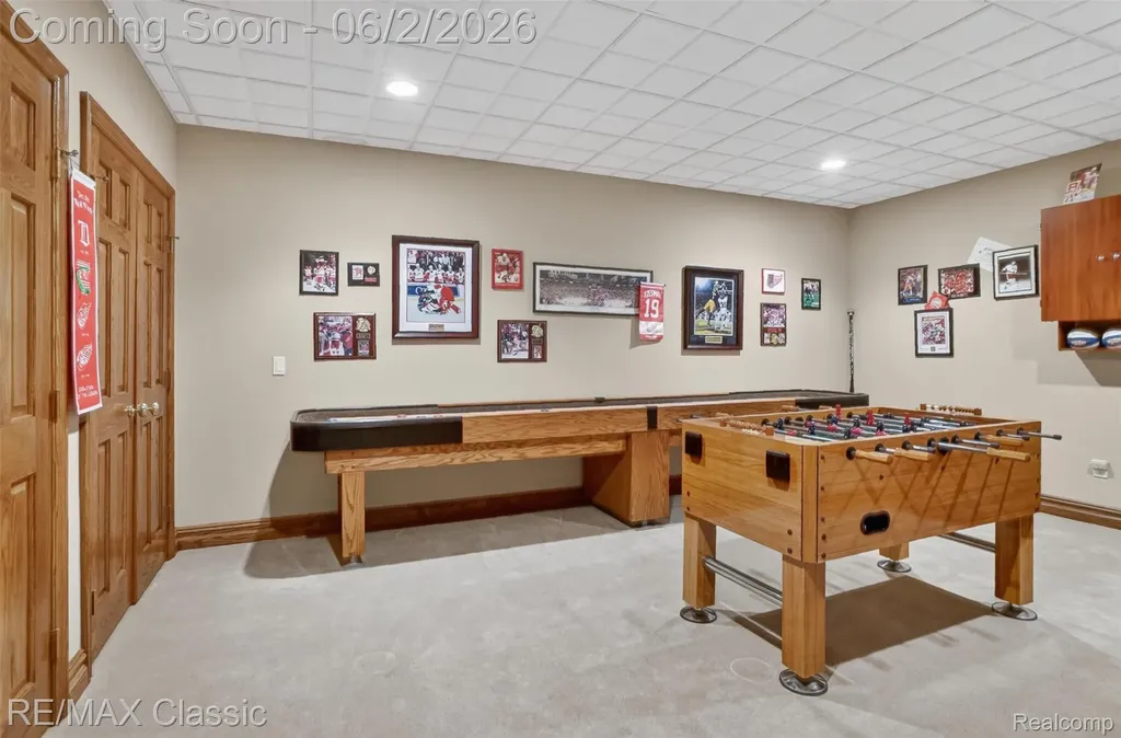 2360 Private Drive Lake Angelus City MI 48329