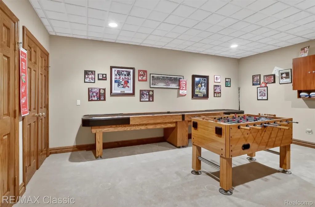 2360 Private Drive Lake Angelus City MI 48329