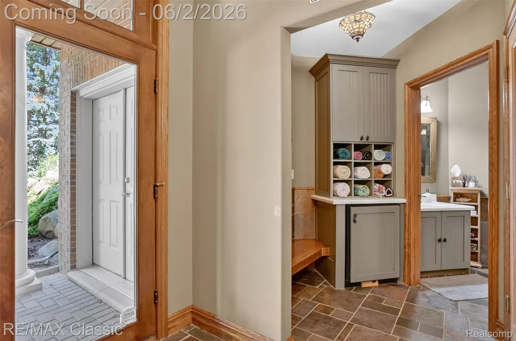 2360 Private Drive Lake Angelus City MI 48329