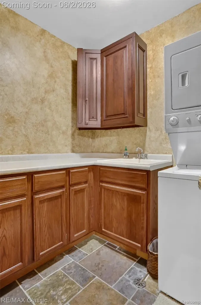 2360 Private Drive Lake Angelus City MI 48329