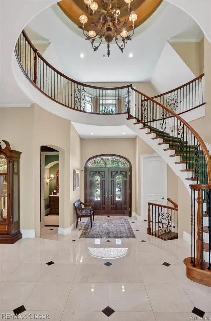 2360 Private Drive Lake Angelus City MI 48329