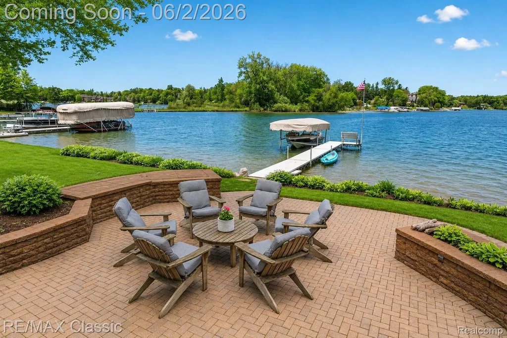 2360 Private Drive Lake Angelus City MI 48329