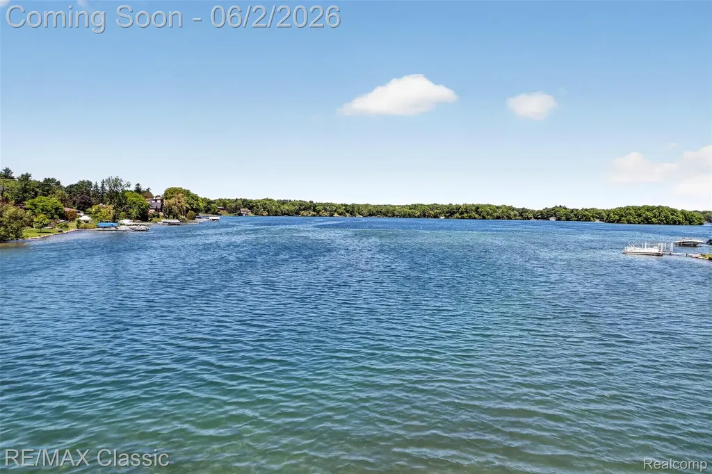 2360 Private Drive Lake Angelus City MI 48329