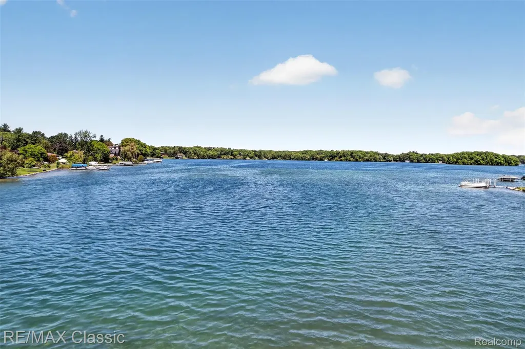 2360 Private Drive Lake Angelus City MI 48329