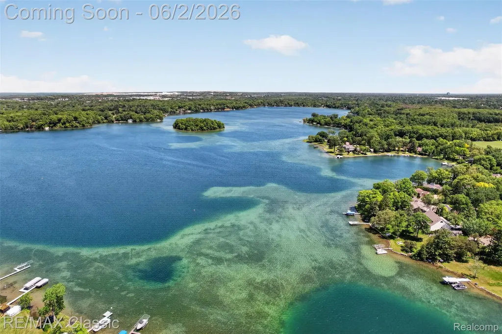2360 Private Drive Lake Angelus City MI 48329