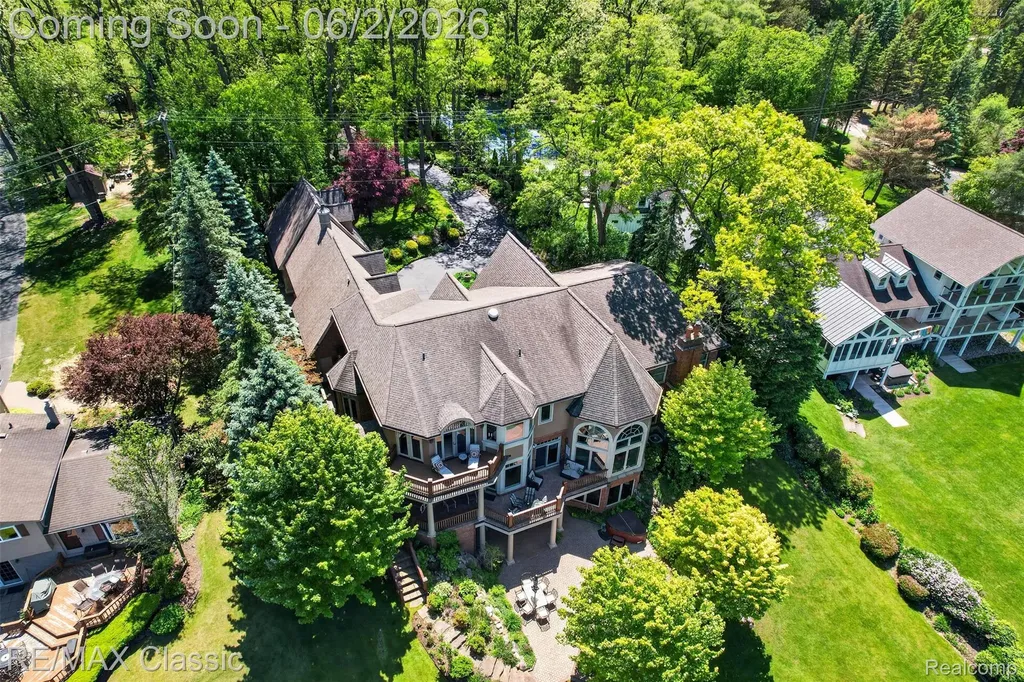 2360 Private Drive Lake Angelus City MI 48329