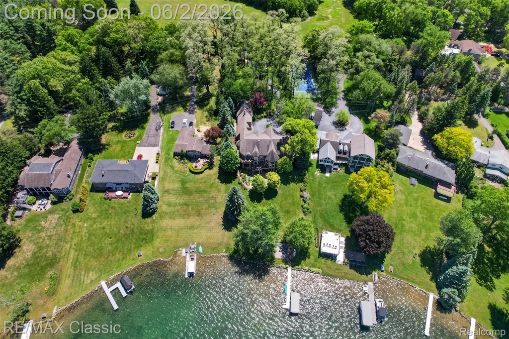 2360 Private Drive Lake Angelus City MI 48329