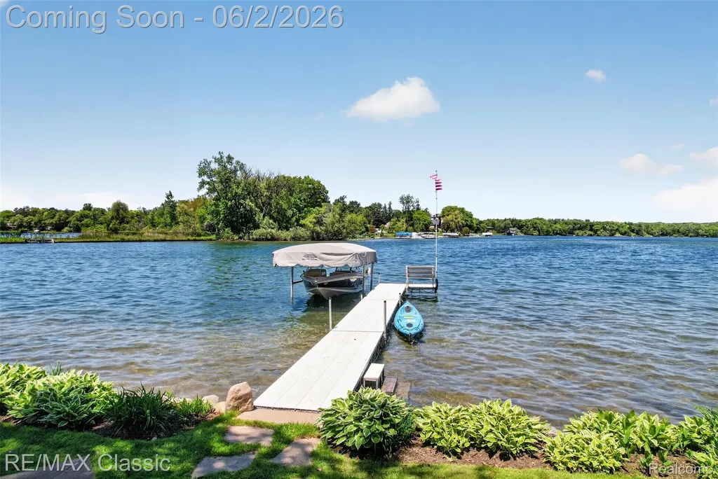 2360 Private Drive Lake Angelus City MI 48329