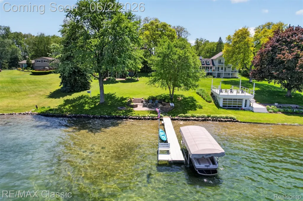 2360 Private Drive Lake Angelus City MI 48329