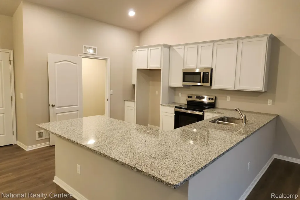 305 Devonshire Drive Lapeer City MI 48446