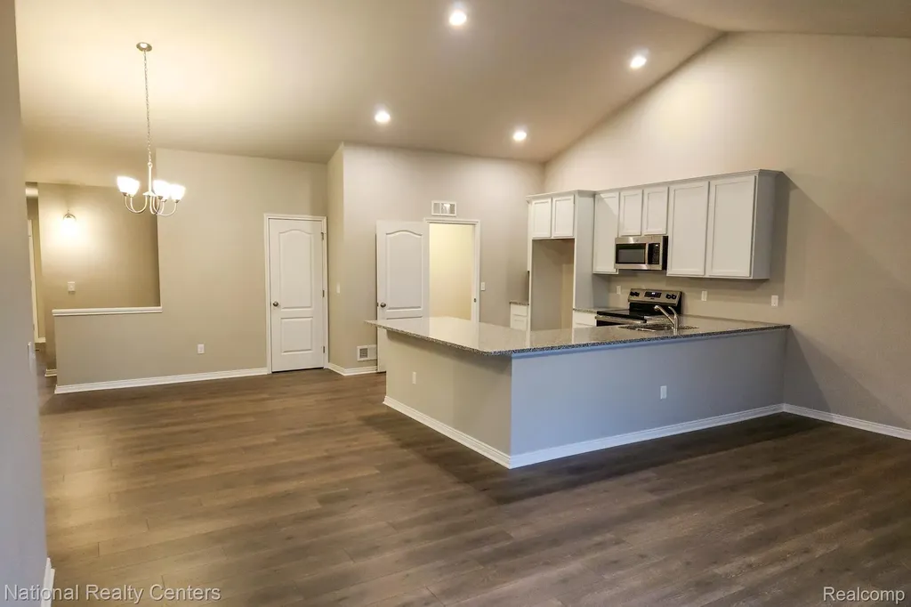 305 Devonshire Drive Lapeer City MI 48446