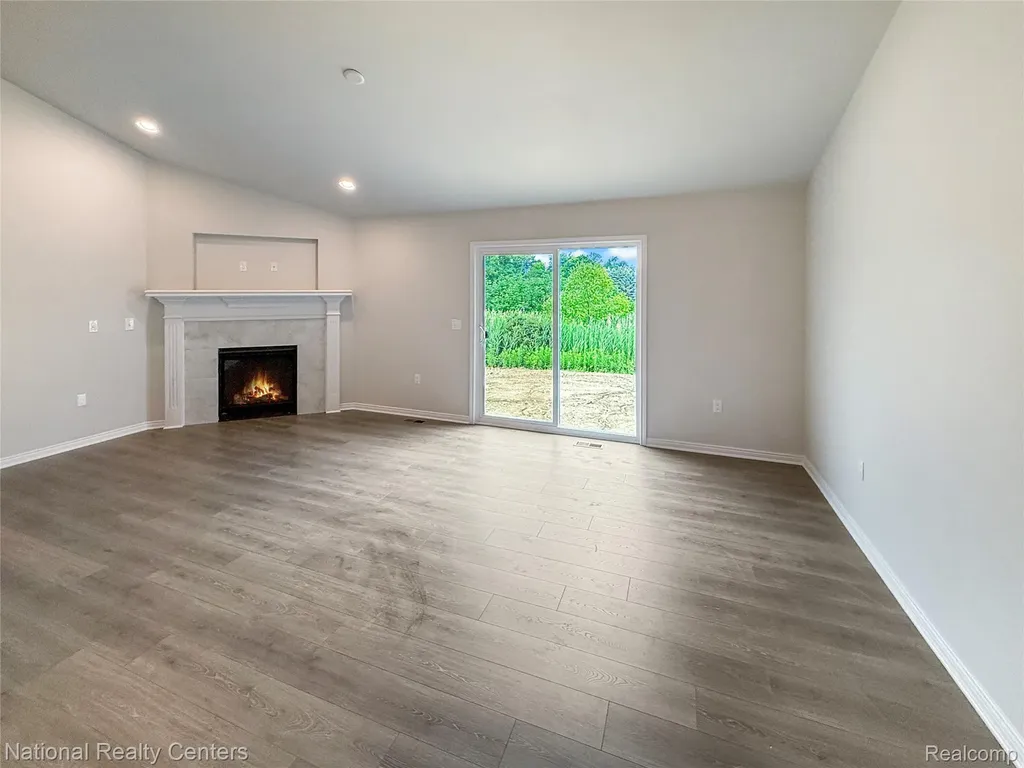 305 Devonshire Drive Lapeer City MI 48446