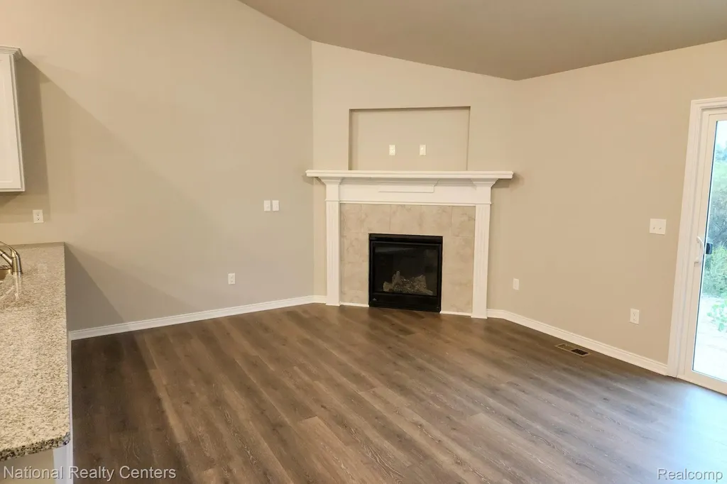 305 Devonshire Drive Lapeer City MI 48446