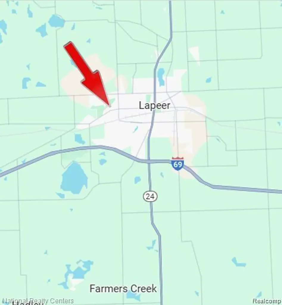 305 Devonshire Drive Lapeer City MI 48446