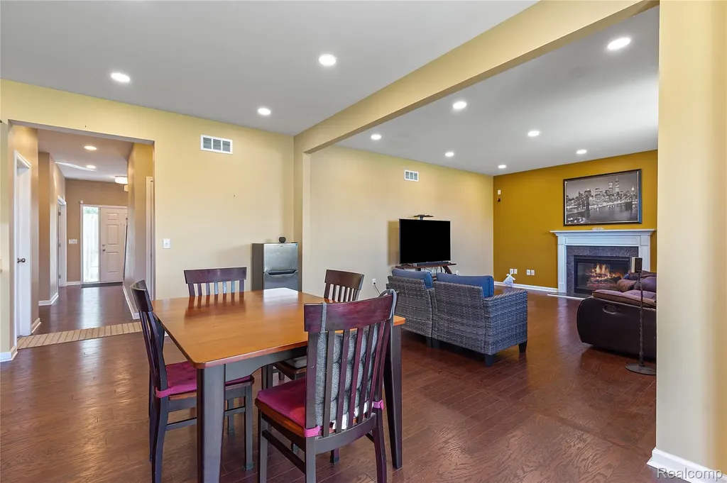 28547 Oakmonte Circle E Lyon Charter Township MI 48165