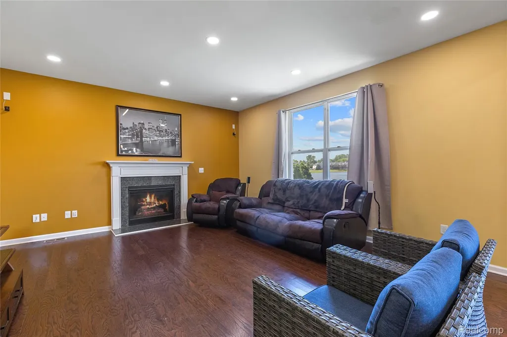 28547 Oakmonte Circle E Lyon Charter Township MI 48165