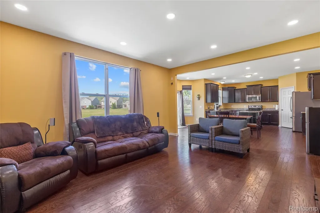 28547 Oakmonte Circle E Lyon Charter Township MI 48165