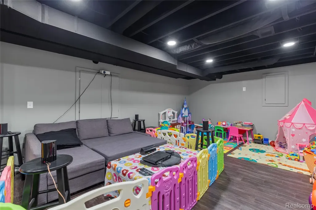 28547 Oakmonte Circle E Lyon Charter Township MI 48165