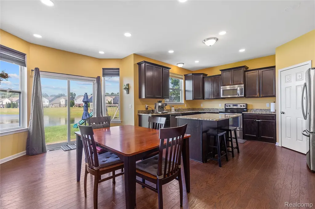 28547 Oakmonte Circle E Lyon Charter Township MI 48165