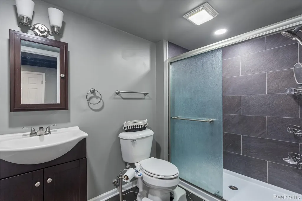 28547 Oakmonte Circle E Lyon Charter Township MI 48165